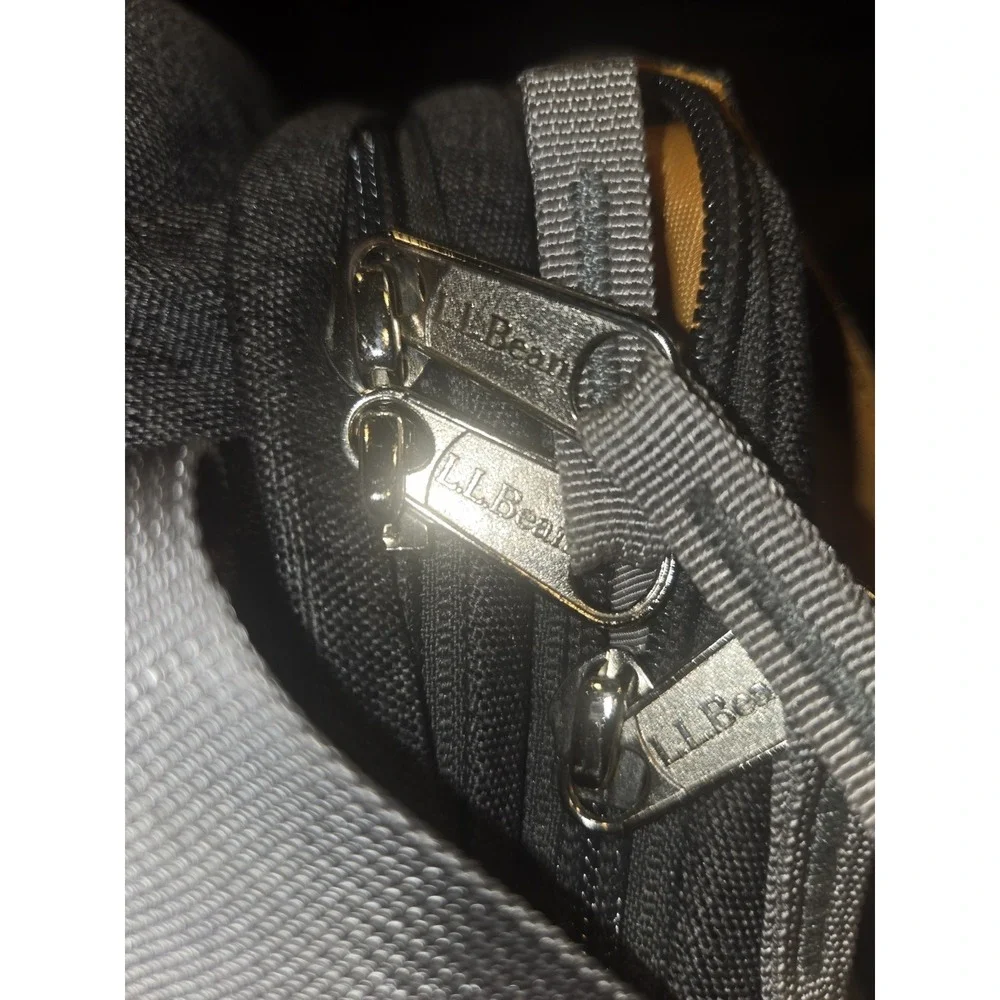 L.L.Bean Laptop Messenger‎ Bag Gray Commuter Rain Cover LED Light Shoulder Bag